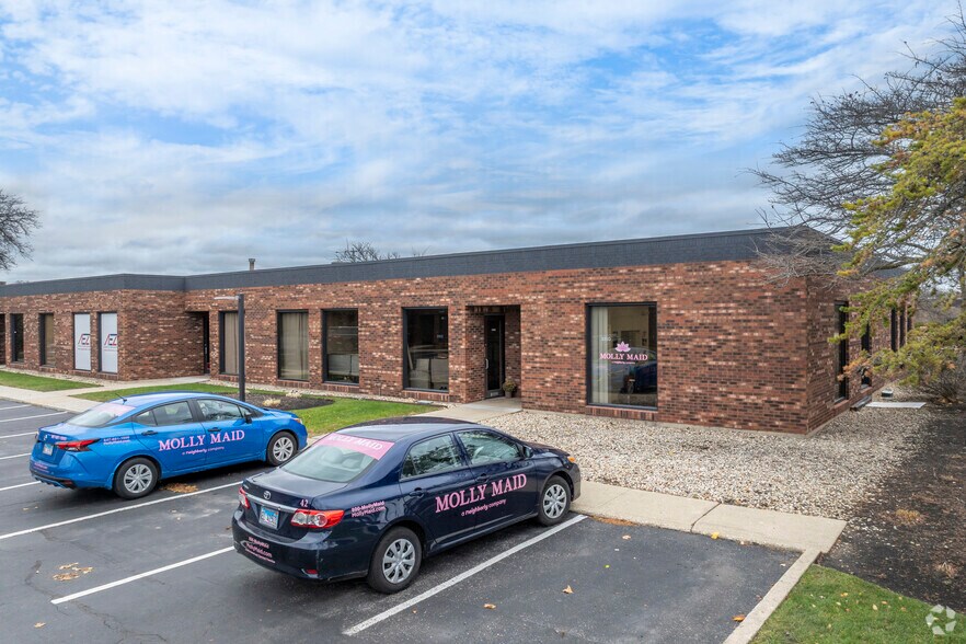 More Photos Of 3150-3210 Doolittle Dr, Northbrook Light Distribution For Lease