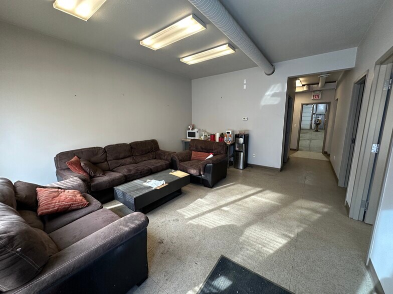 More Photos Of 10322 74 Av, Clairmont Service For Lease