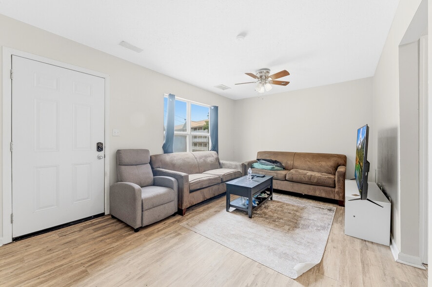 More Photos Of 409 McLane Avenue, Morgantown Apartments For Sale