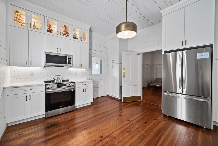 More Photos Of 2037 Grayson Hwy, Grayson Office For Sale