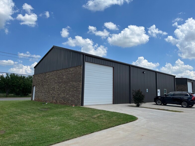 More Photos Of 11305 N Western Ave, Oklahoma City Warehouse For Sale