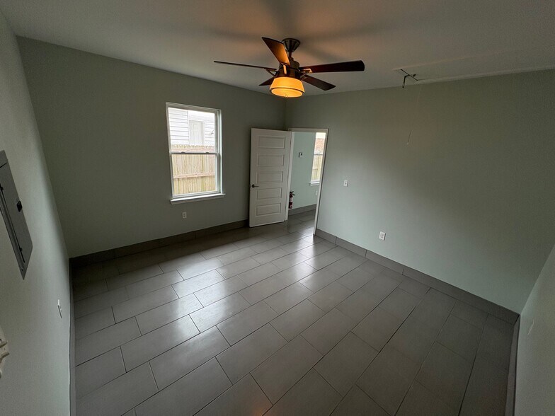 More Photos Of 276 E Pine St, Ponchatoula Office For Sale