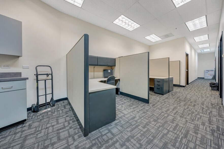 More Photos Of 2000 Virginia Ave, Collinsville Office For Lease