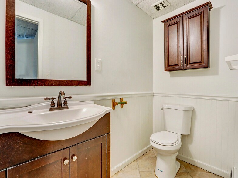 More Photos Of 1919 Deer Park Ave, Deer Park Office For Sale