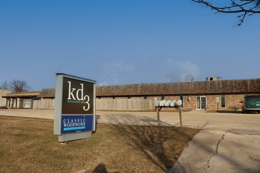 More Photos Of 6704 Pingree Rd, Crystal Lake Manufacturing For Lease