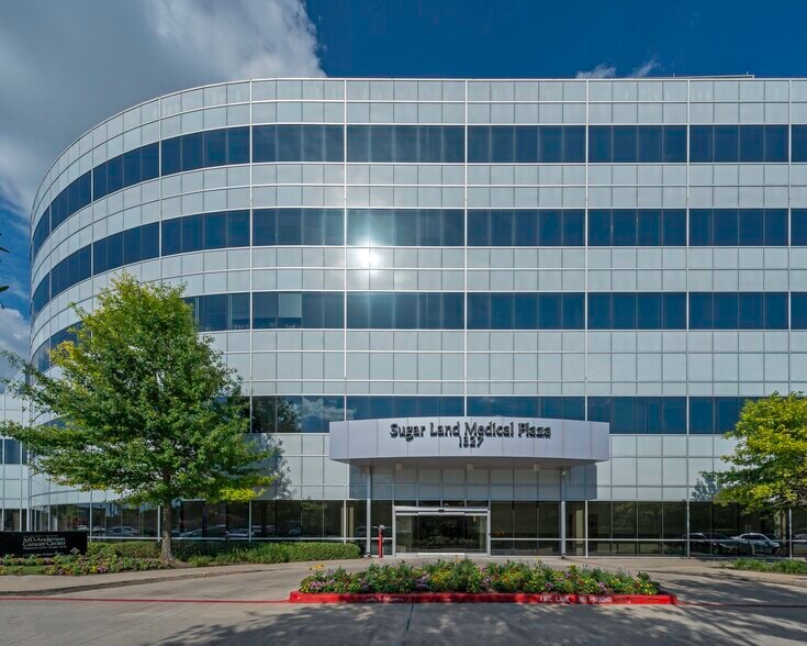 More Photos Of 1327 Lake Pointe Pky, Sugar Land Medical For Lease
