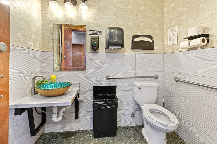 More Photos Of 314 N 4th St, Coeur d'Alene Bar For Sale