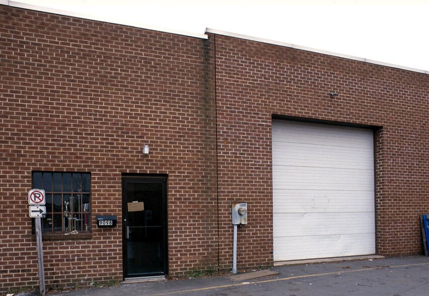 More Photos Of 9090-9106 Euclid Ave, Manassas Warehouse For Lease