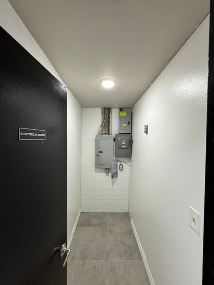 More Photos Of 419 Canal St, New Smyrna Beach Storefront Retail Office For Lease