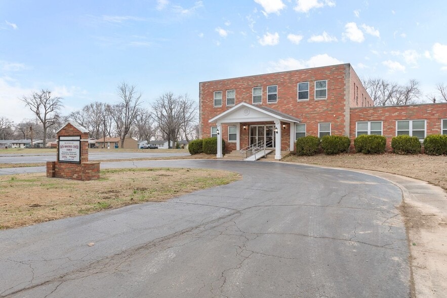 More Photos Of 8861 Botanical Ave, Caseyville Specialty For Sale