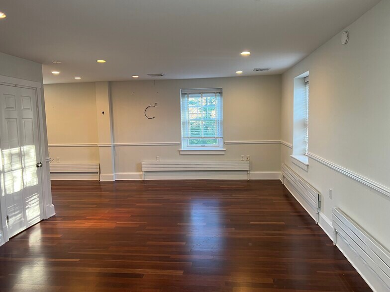 More Photos Of 98 Darby Rd, Paoli Office Residential For Lease