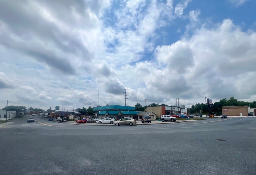 More Photos Of 125 John St, Westminster Auto Dealership For Sale