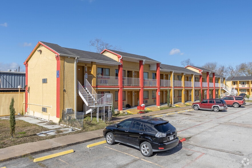 More Photos Of 4709 Spencer Hwy, Pasadena Hotel For Sale