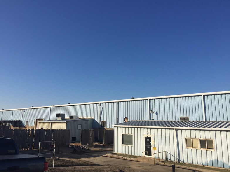 More Photos Of 400 N Harvey St, Seminole Manufacturing For Lease