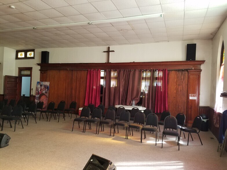 More Photos Of 5760 Bartmer Ave, Saint Louis Specialty For Sale