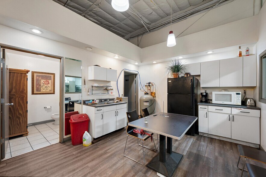 More Photos Of 3731 E La Salle St, Phoenix Warehouse For Sale