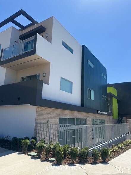 More Photos Of 2000 Lake Ave, Altadena Apartments For Lease