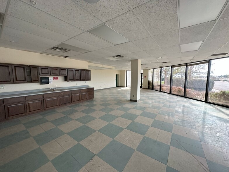 More Photos Of 3911 S Main St, Roswell Manufacturing For Lease