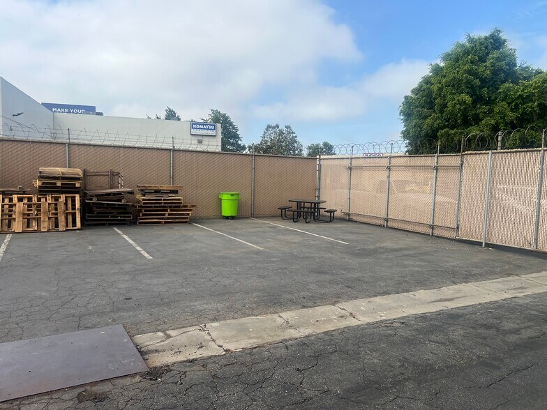 More Photos Of 20420 S Susana Rd, Carson Manufacturing For Lease