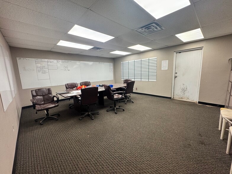 More Photos Of 3600-3744 E I 240 Service Rd, Oklahoma City Light Distribution For Sale