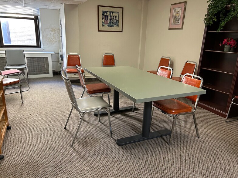 More Photos Of 4 Market St, Lockport Medical For Lease