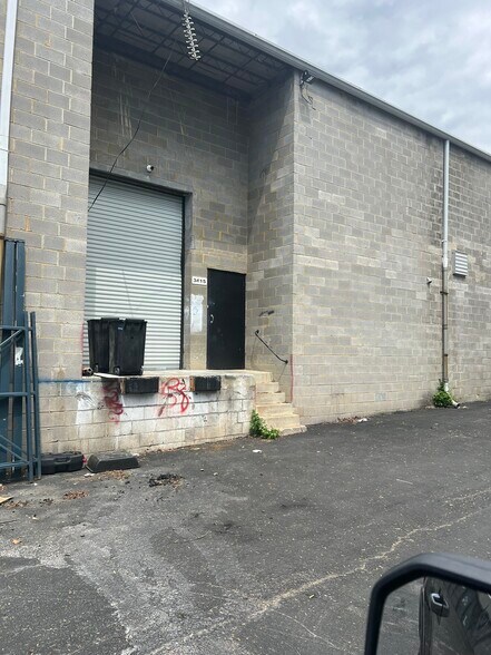 More Photos Of 3415-3501 Windom Rd, Brentwood Warehouse For Lease