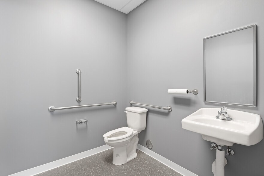 More Photos Of 7308 Shallowford Rd, Chattanooga Storefront Retail Office For Lease