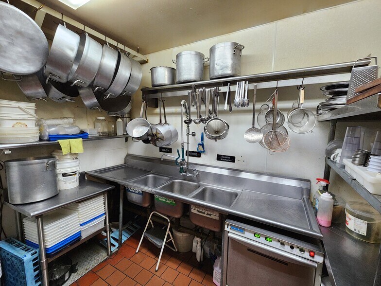 More Photos Of 128 County St, New Bedford Restaurant For Sale