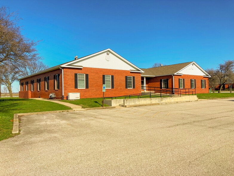 Primary Photo Of 5221 S 6th St, Springfield Office For Lease