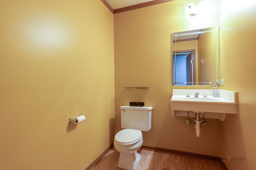 More Photos Of 1017-1019 W Park Ave, Libertyville Medical For Sale