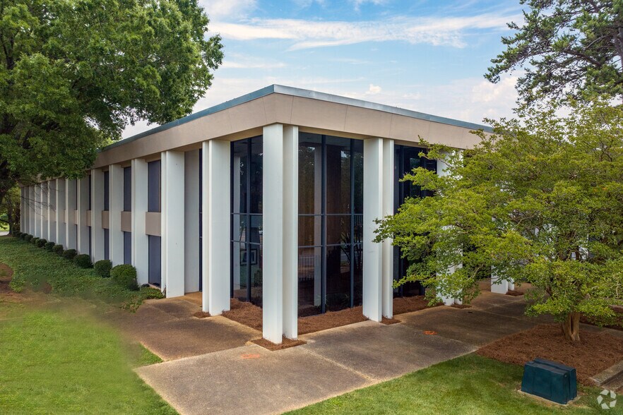 More Photos Of 5855 Executive Center Dr, Charlotte Unknown For Lease