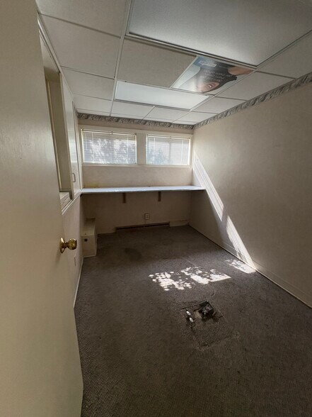 More Photos Of 2017 Sunset Blvd, Steubenville Office For Lease