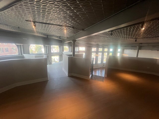 More Photos Of 1105 W Chicago Ave, Chicago Loft Creative Space For Lease