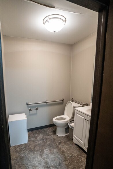 More Photos Of 147 E Lexington Ave, Independence Storefront Retail Office For Sale