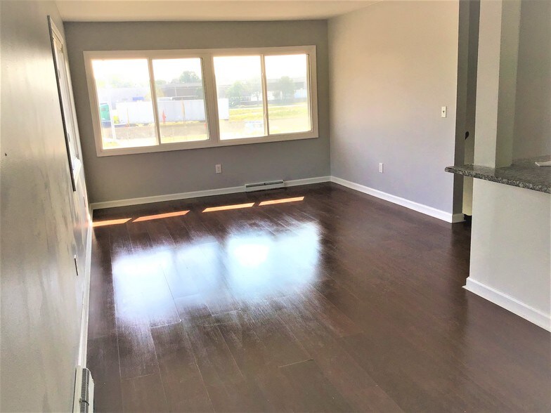 More Photos Of 23233 S Chrysler Dr, Hazel Park Office For Sale