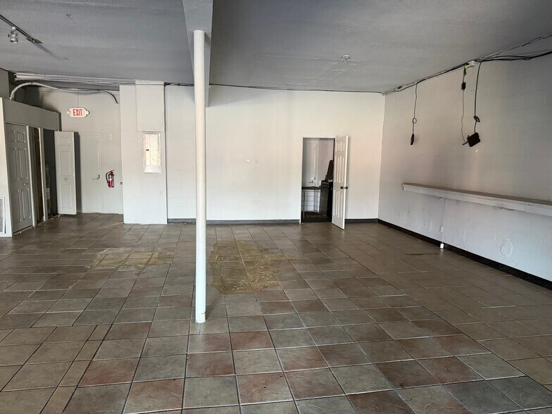 More Photos Of 6798 46th Ave N, Saint Petersburg General Retail For Lease