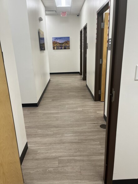 More Photos Of 2241 66th St N, Saint Petersburg Coworking Space