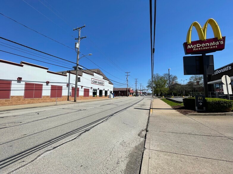 More Photos Of 1017 4th Ave, Coraopolis Supermarket For Sale