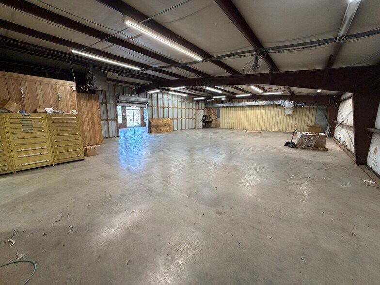 More Photos Of 1865 US 41 Hwy SW, Calhoun Industrial For Lease