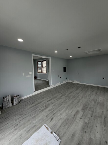 More Photos Of 13801 Brandywine Rd, Brandywine General Retail For Lease