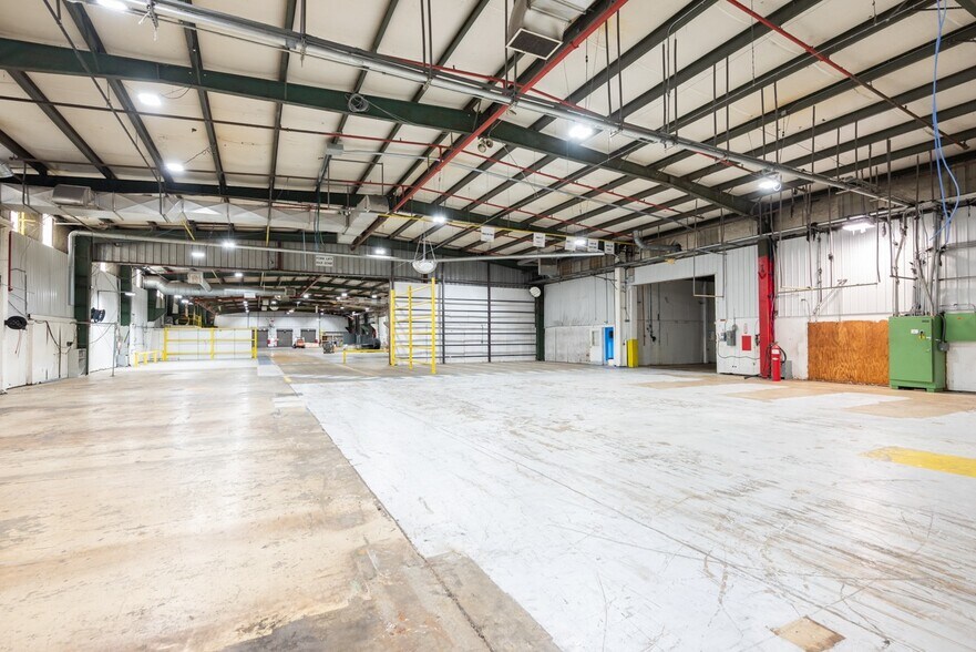 More Photos Of 221 Fabritek Dr, Columbus Manufacturing For Sale