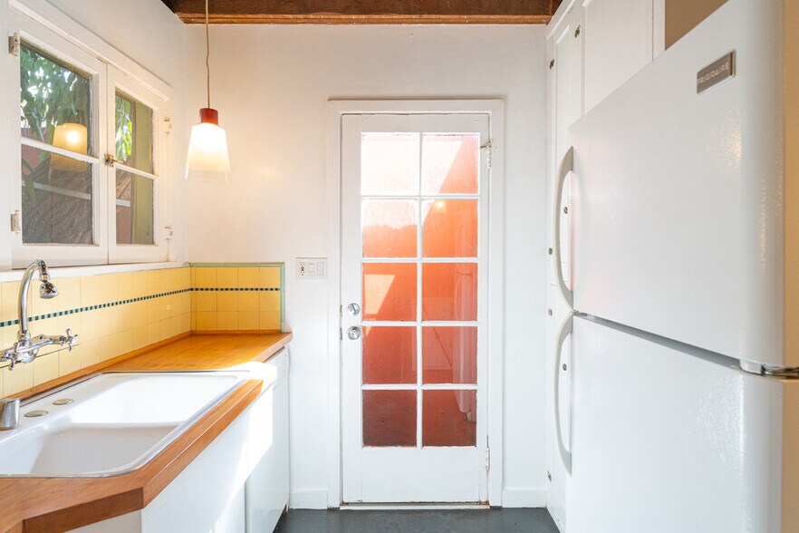 More Photos Of 2008-2020 Strongs Dr, Venice Apartments For Sale