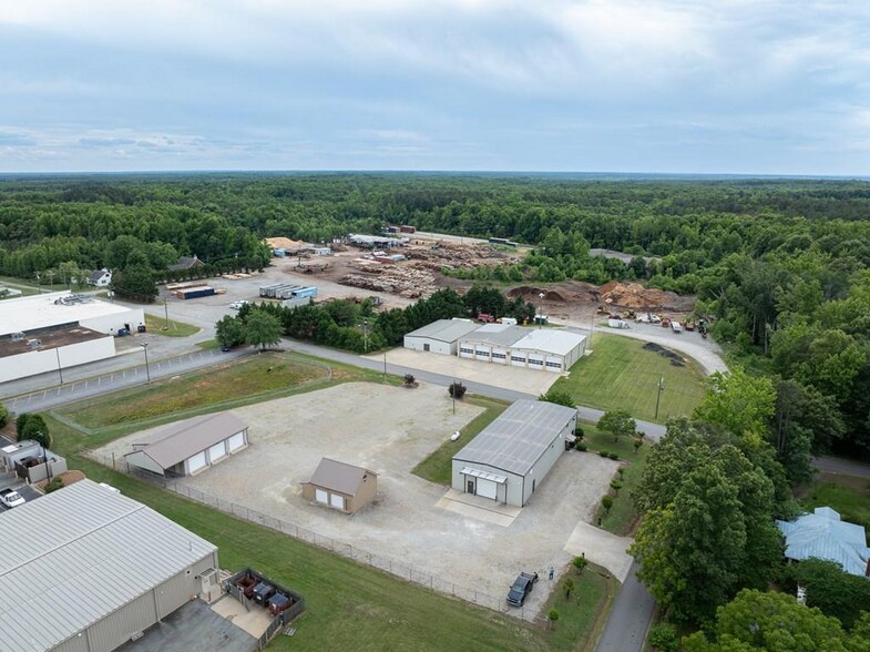 More Photos Of 471 Osborne St, Keysville Warehouse For Sale