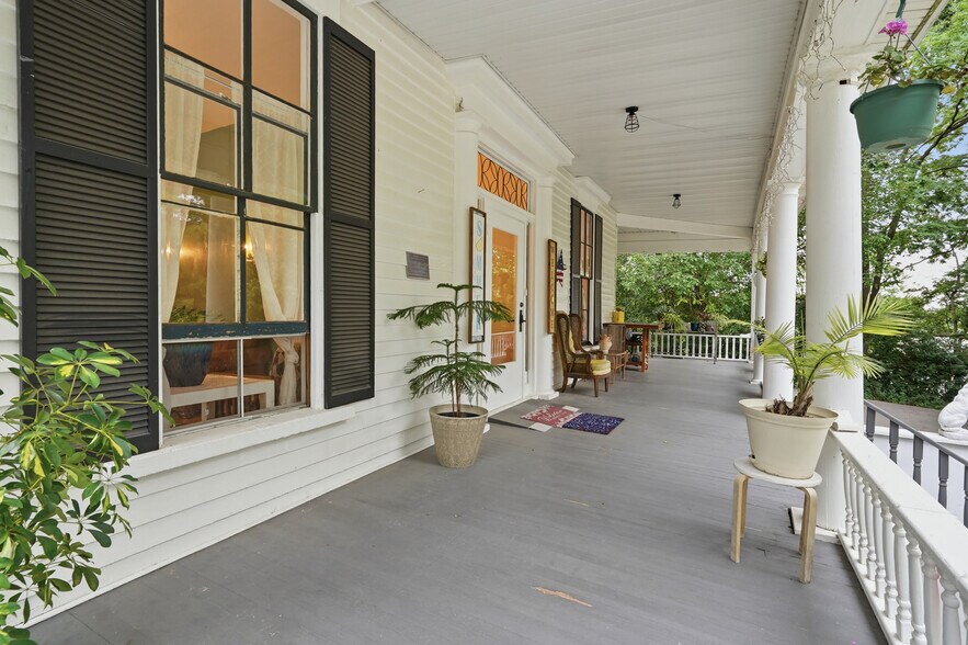 More Photos Of 2200 W Memorial Dr, Janesville Hospitality For Sale