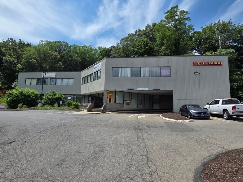 More Photos Of 260 Amity Rd, Woodbridge Medical For Sale