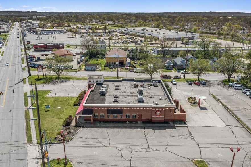 More Photos Of 2949 Dixie Hwy, Hamilton Restaurant For Sale