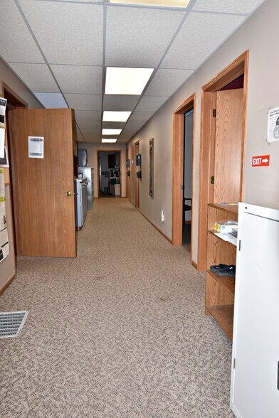 More Photos Of 14 E Charles St, Oelwein Office For Sale