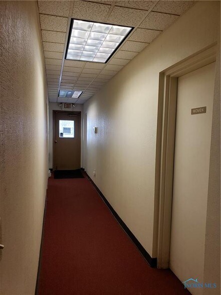 More Photos Of 410 Ryder Rd, Toledo Office For Sale