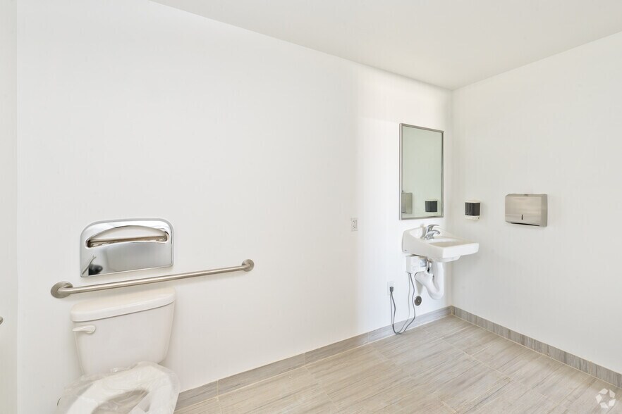 More Photos Of 16330 Beaver Rd, Adelanto Warehouse For Sale