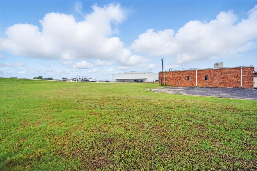 More Photos Of 4016 N Main St, Fort Worth Office For Sale